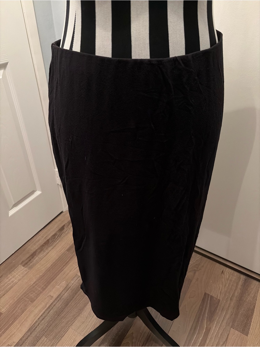 bobeau Black Sleek Pencil Skirt